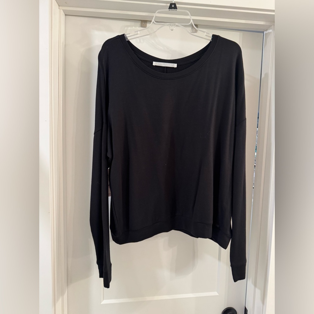 Women’s Long Sleeve Top in a Size Large